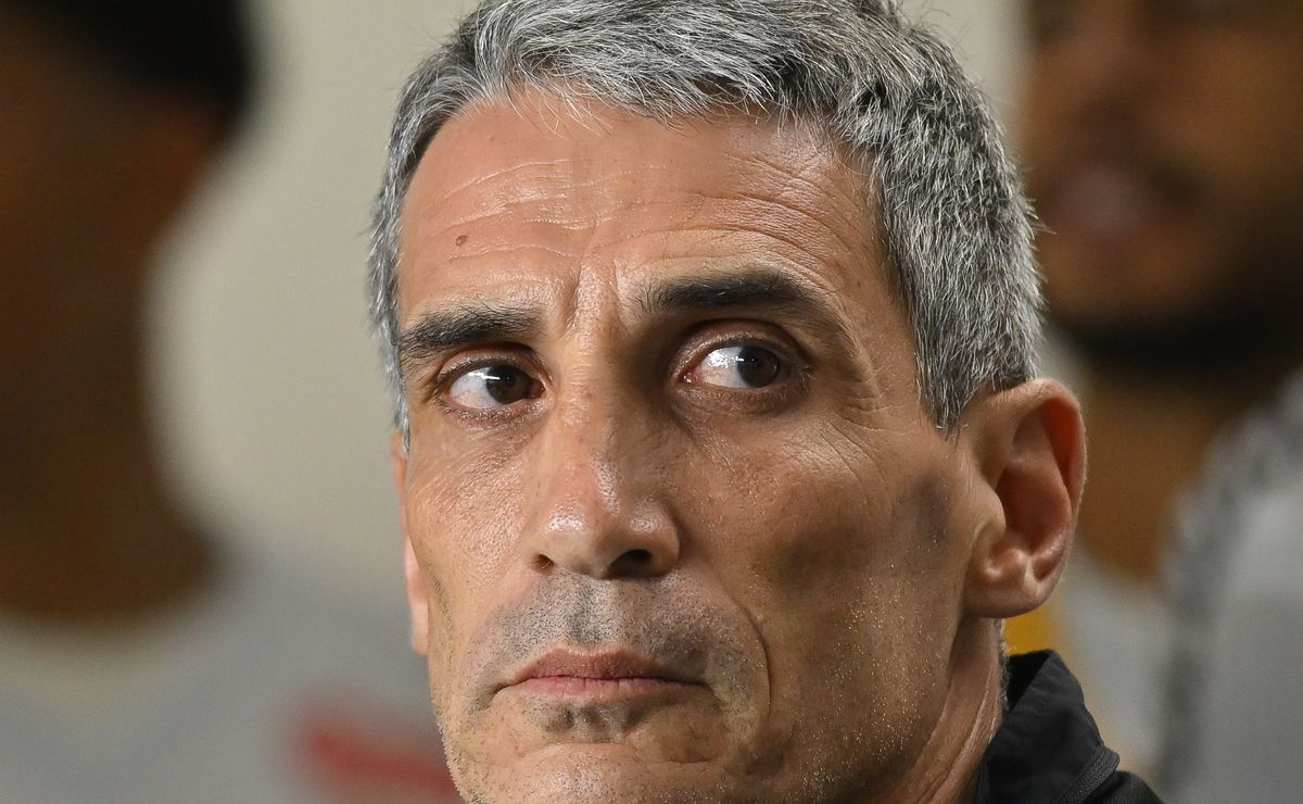 Juan Pablo Vojvoda dá aval e Santos assina rescisão do meio-campista Kevin Malthus