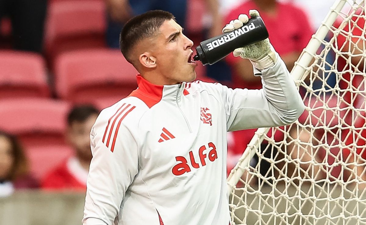 Inter liga alerta com Rochet e vê risco de perder goleiro sem retorno financeiro