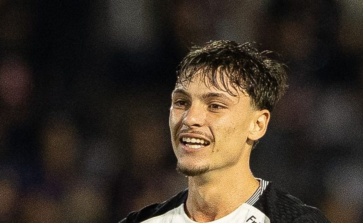 Flamengo decide pagar R$ 94 milhões em Breno Bidon e Corinthians prioriza venda para o exterior