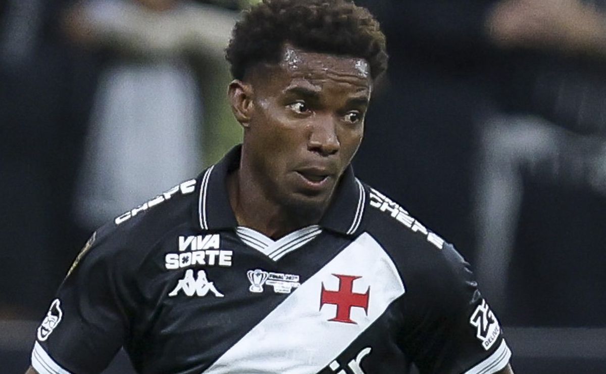 Vasco abre negociações e quer novo volante para disputar posição com Thiago Mendes, diz jornalista