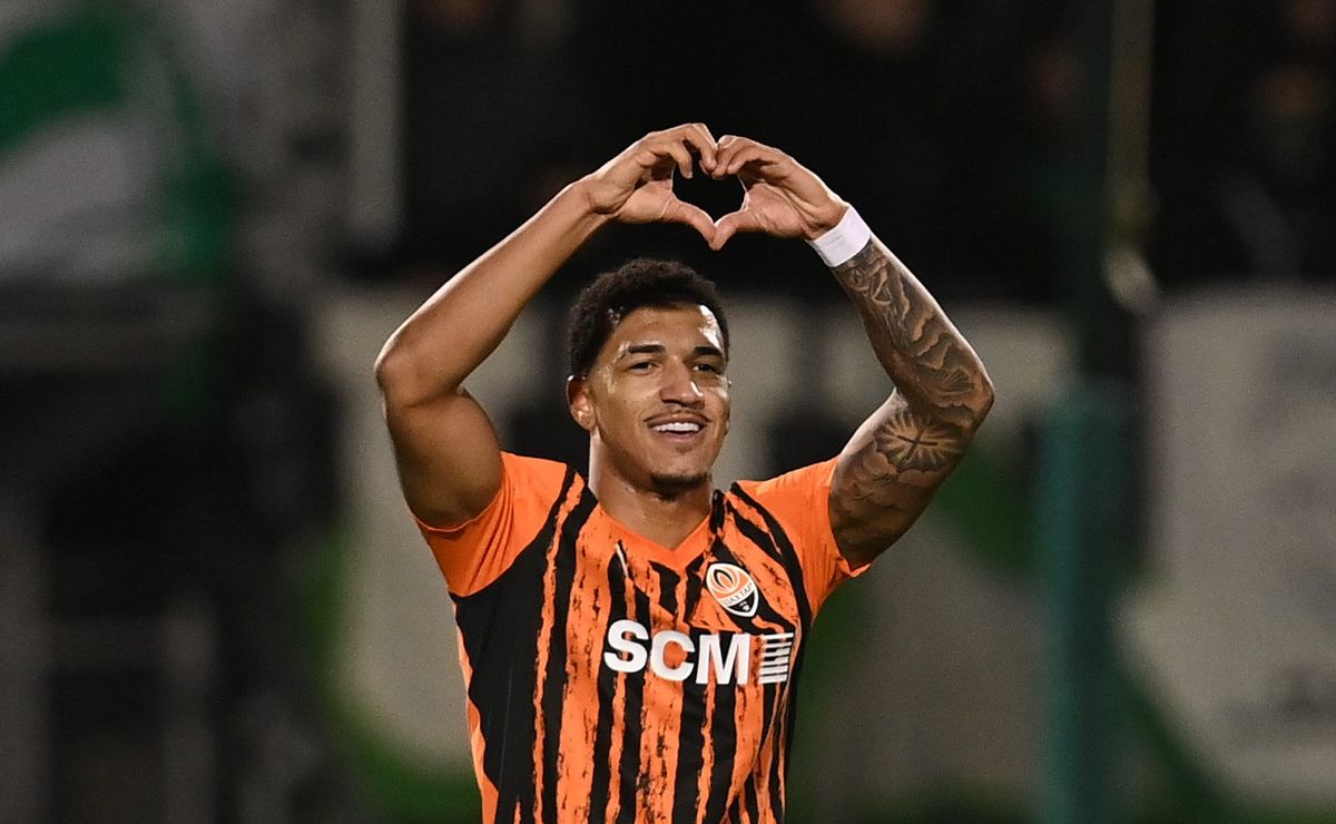 Shakhtar Donetsk define valor de venda de Kauã Elias ao Flamengo em R$ 120 milhões