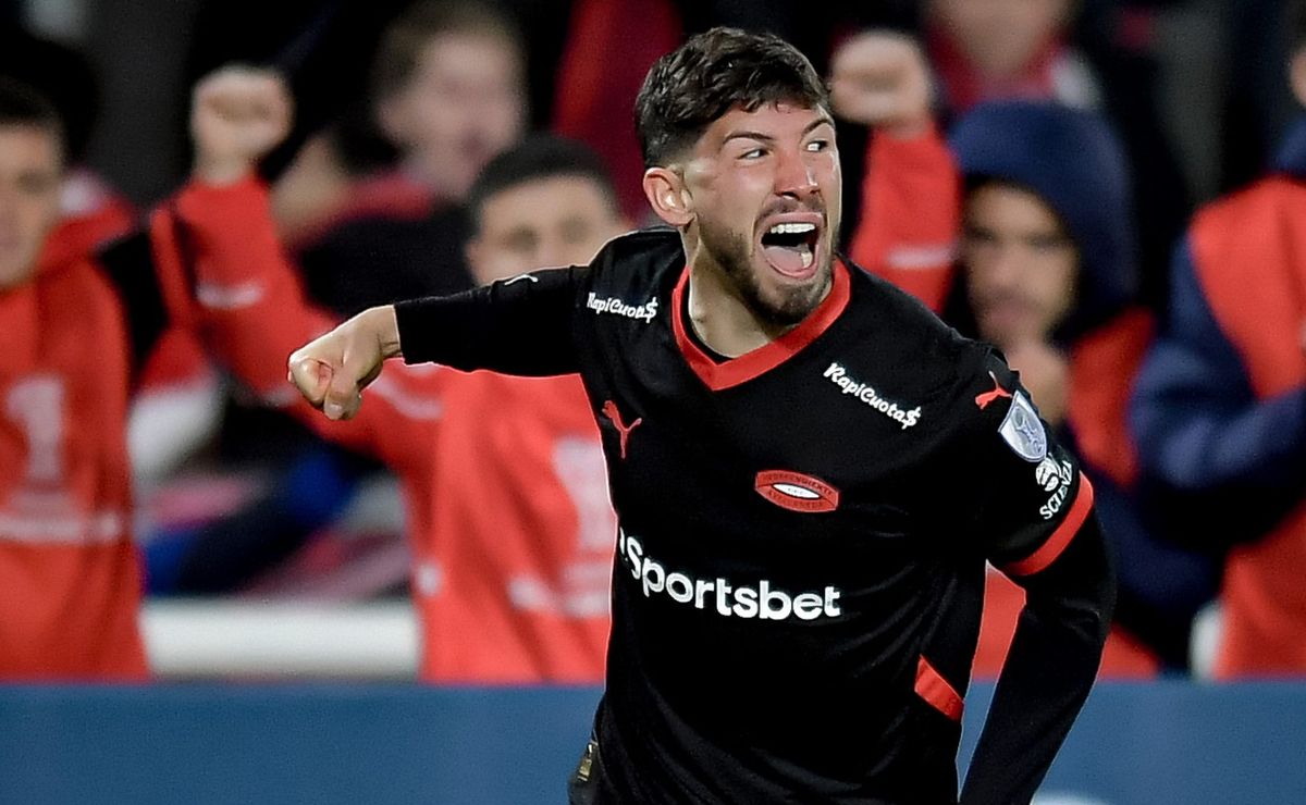 Em meio a negociações com o Santos, Felipe Loyola tem números superiores aos de Zé Rafael na temporada