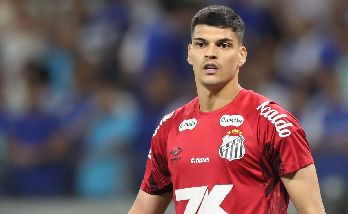 Santos se apoia em multa de R$ 370 milhões e resiste aos ataques do Flamengo por Gabriel Brazão