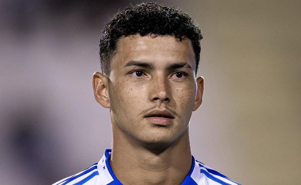 Zagueiro Kelvin chama atenção no Cruzeiro por multa de R$ 634 milhões e projeta Copinha: “Estamos confiantes”