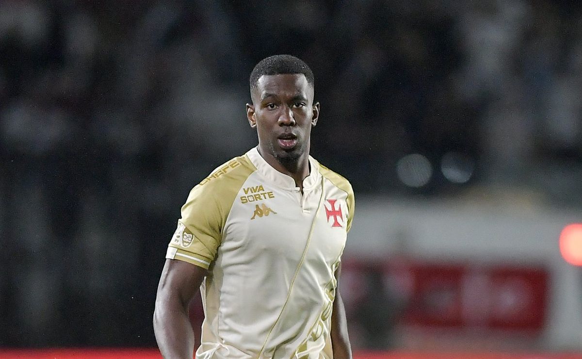 Renovação do Vasco com Cuesta resolve urgência e muda prioridade do time no mercado
