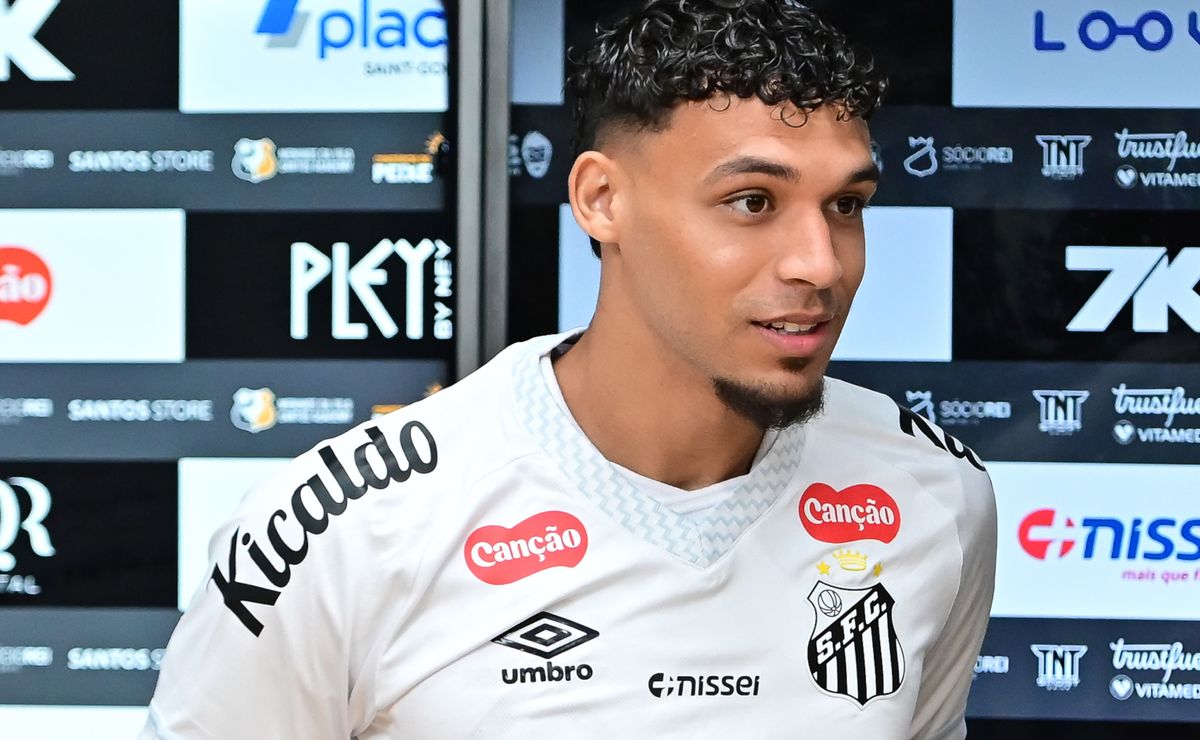 Atlético-MG intensifica busca por reforços e mira a contratação de Victor Hugo, do Santos