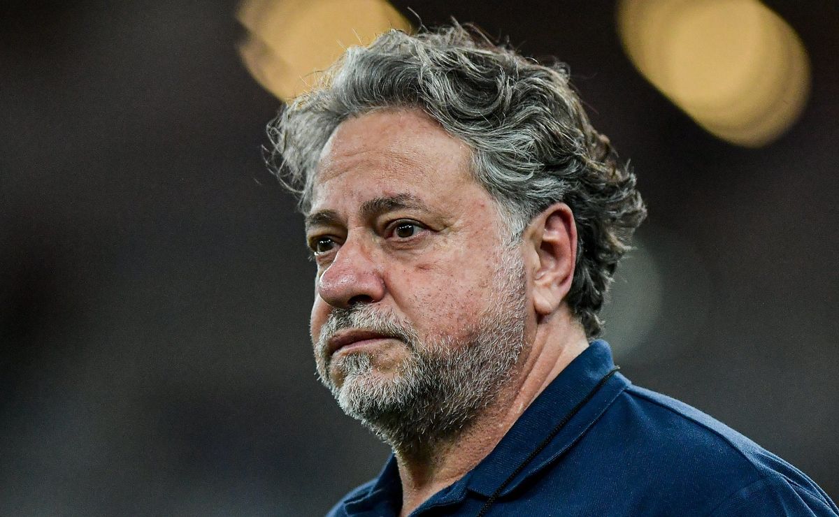 Polícia investiga fortuna de R$ 1,5 milhão em contas pessoais de presidente do São Paulo e Casares garante legalidade