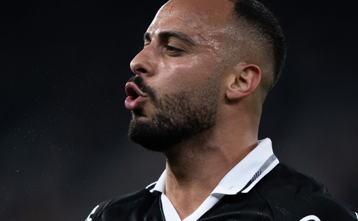 Arthur Cabral vira a grande aposta interna do Botafogo para ter um 2026 incontestável