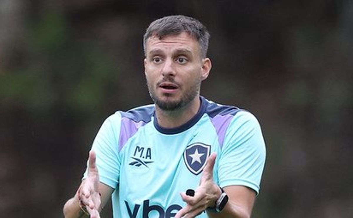 Botafogo liga o “modo faxina” no elenco para aliviar folha salarial e diminuir número de estrangeiros