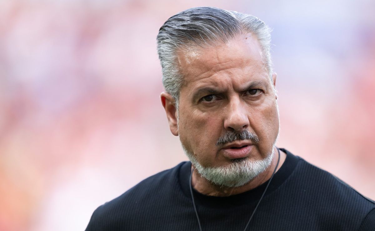 Flamengo pode preparar ‘chapéu’ para fechar a contratação de Andrew após interesse do Botafogo