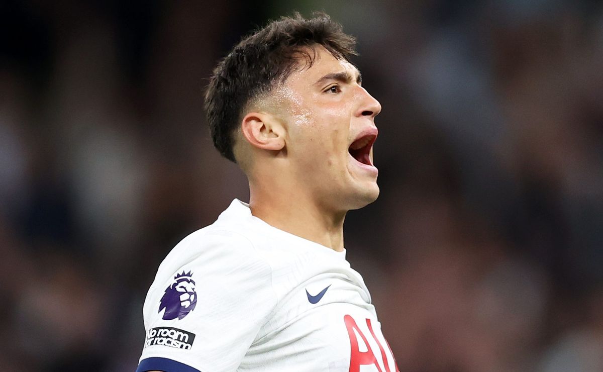 Flamengo faz contato pelo atacante Alejo Veliz, do Tottenham Hotspur, e contratação tem aprovação nos bastidores