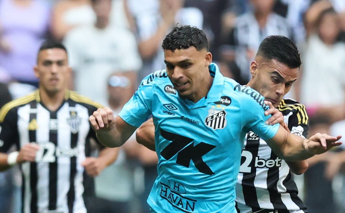 Victor Hugo negocia para trocar Santos pelo Atlético-MG e Samapoli causa influência