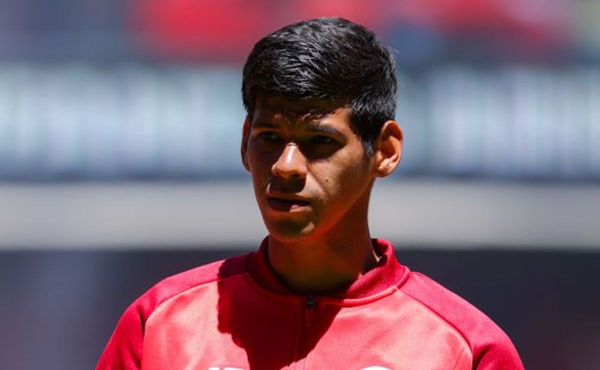 Robert Morales define futuro, frustra o Internacional e fecha com o Pumas-MEX