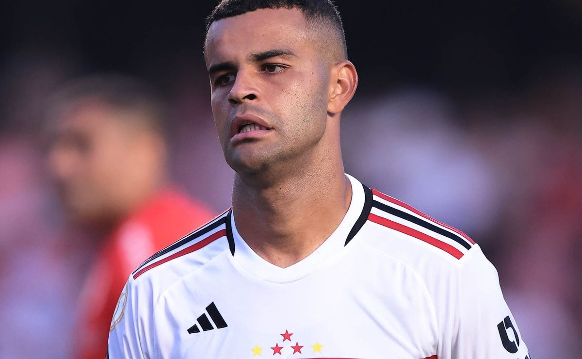 Corinthians coloca 3 nomes na mesa por Alisson e São Paulo surpreende ao escolher Héctor Hernández