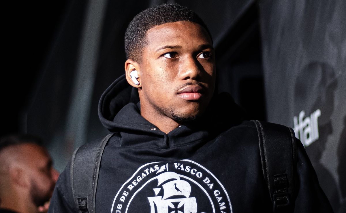 Chapecoense faz proposta ao Vasco por Leandrinho e Pedrinho não descarta liberar o lateral