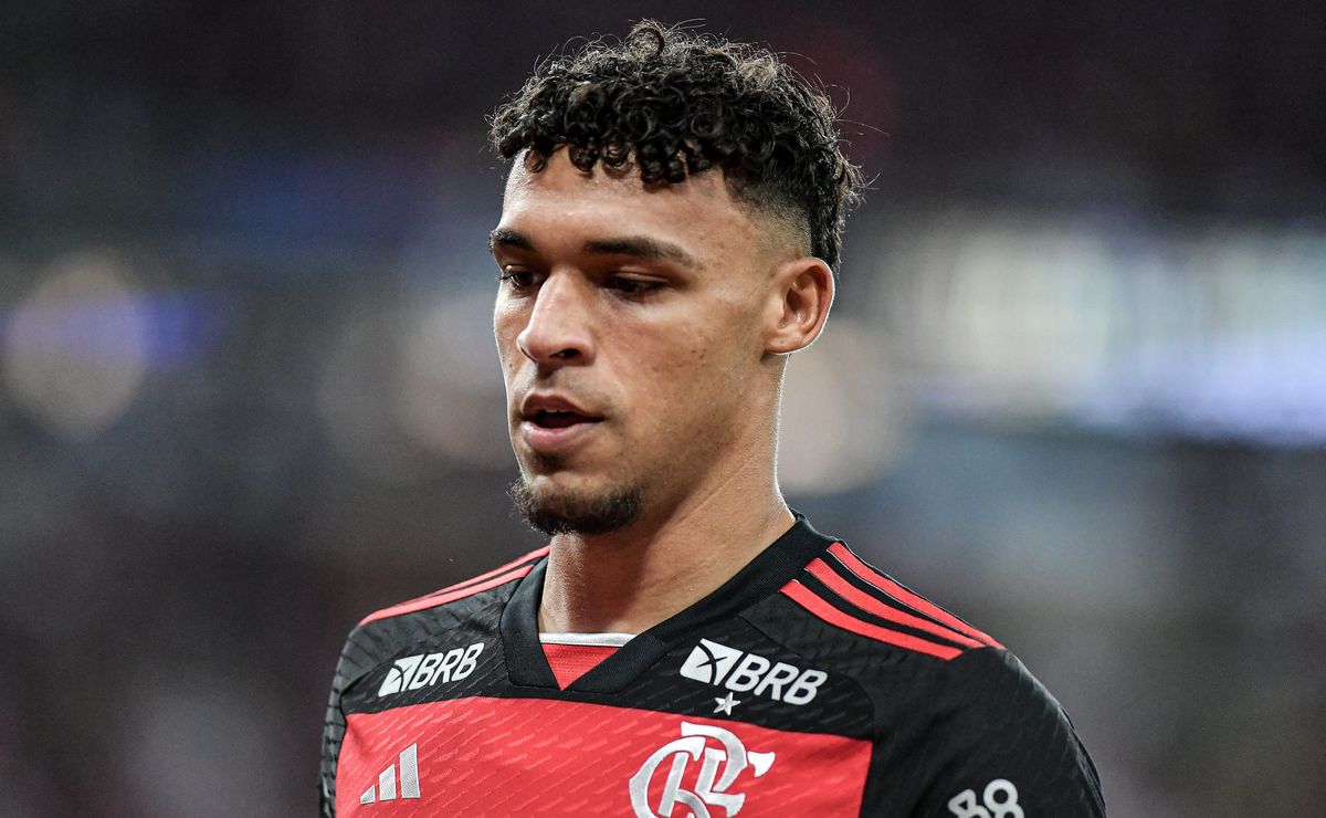 Flamengo avança em acerto de Victor Hugo com Atlético-MG e molde da negociação é exposto