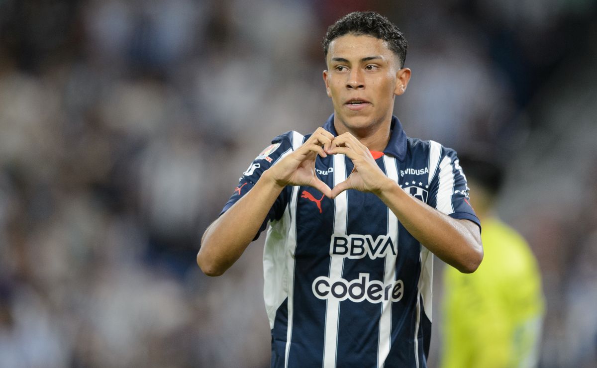 Vasco atinge teto de estrangeiros com Johan Rojas e se movimenta no mercado por soluções