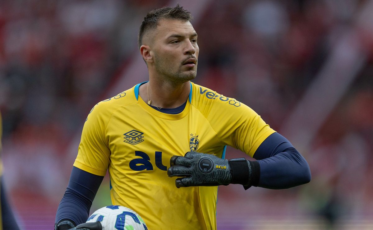 Grêmio renova contrato de Gabriel Grando até 2029 e garante goleiro para o futuro