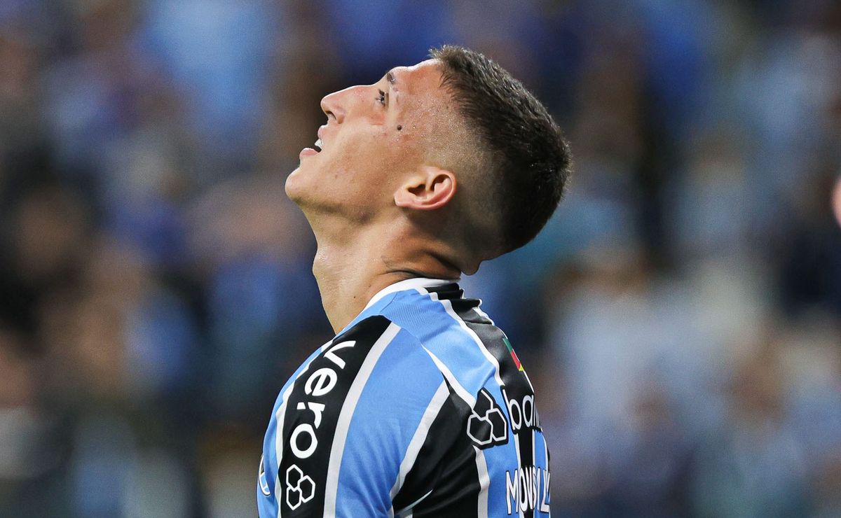 Lesão de Monsalve quebra os planos do Grêmio e tempo de afastamento é detalhado nos bastidores