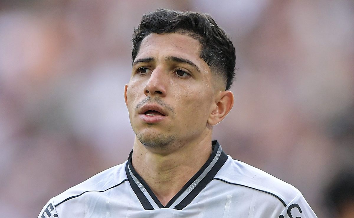 Após reunião com o técnico do Botafogo, Savarino define data para dar resposta final ao Fluminense