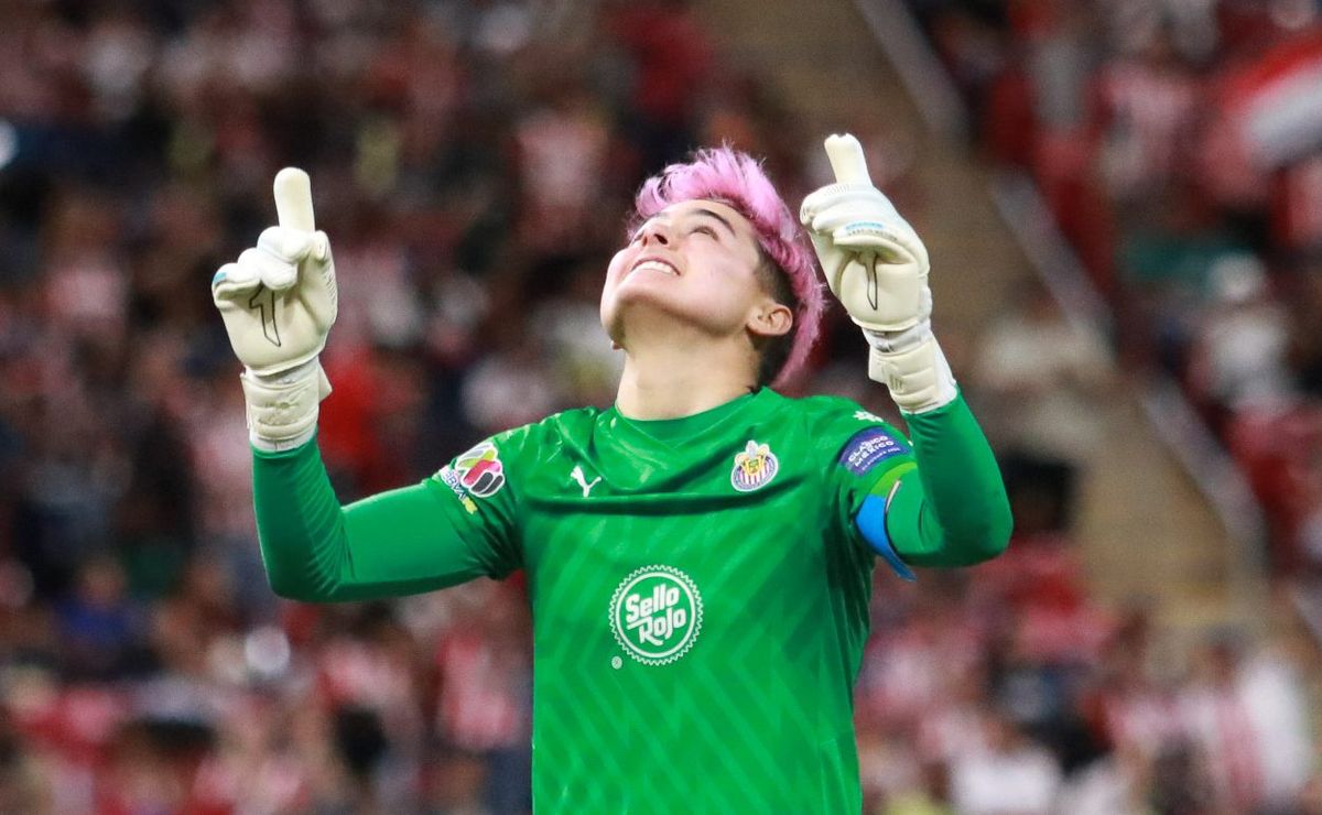 Blanca Félix Celebra su Trayectoria con Chivas Femenil en un Especial Festejo