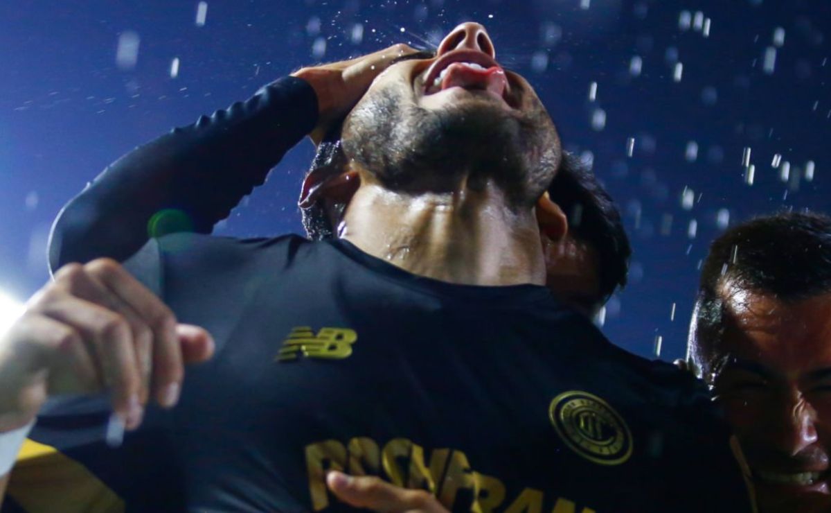 Esposa de Alexis Vega envía contundente mensaje a la afición de Chivas tras eliminación de Toluca