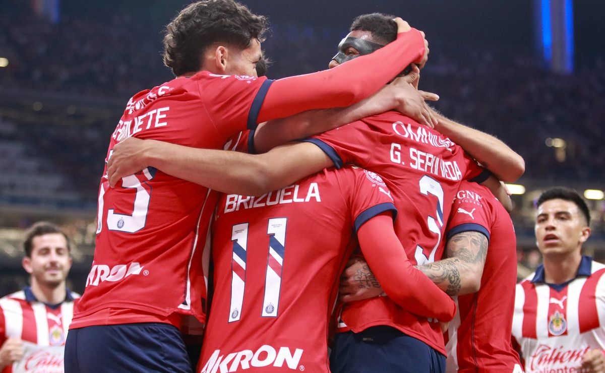 ¿REGRESA MACÍAS? Se revela la lista de convocados de Chivas ante América