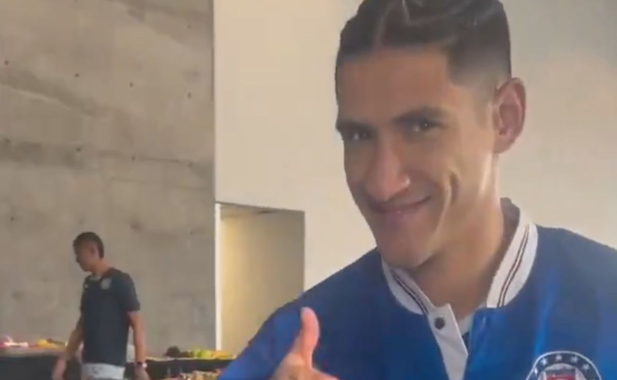 Incómodo Reencuentro de Aficionados de Chivas con Uriel Antuna: 