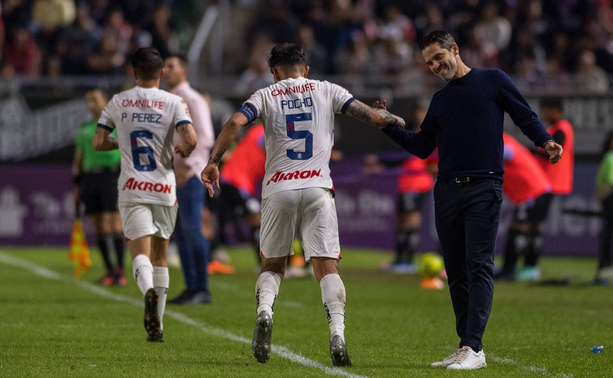 Exigente Fernando Gago prepara a jugadores de Chivas para vacaciones del Apertura 2024