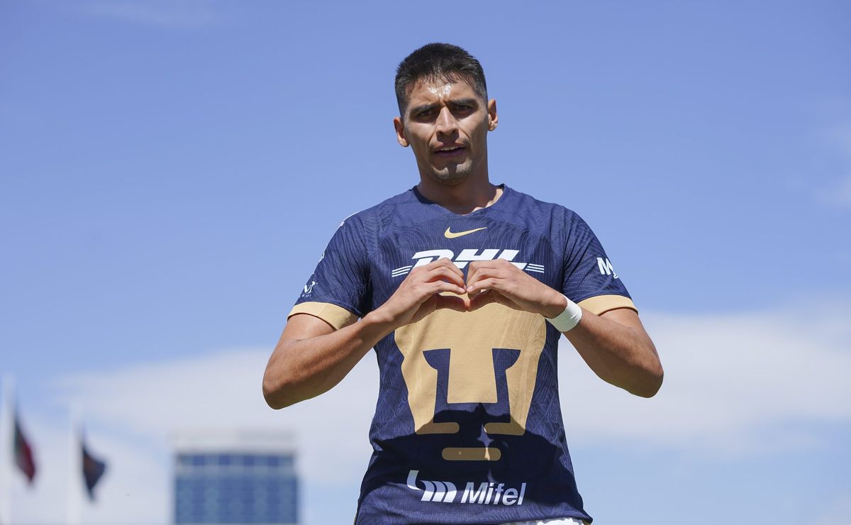 Chivas Busca Refuerzo en Pumas: ¿Memo Martínez se Sumará al Equipo?