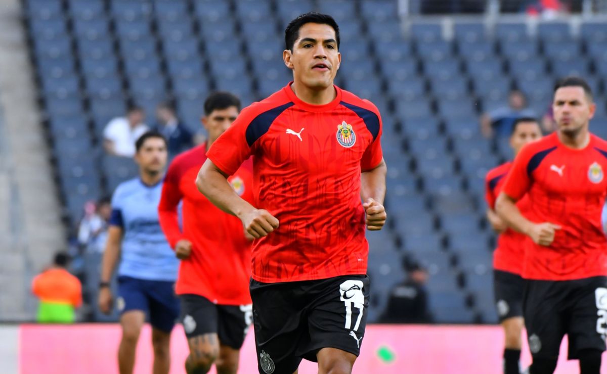 El sustituto que ya tiene Chivas para cubrir el retiro de Jesús Sánchez