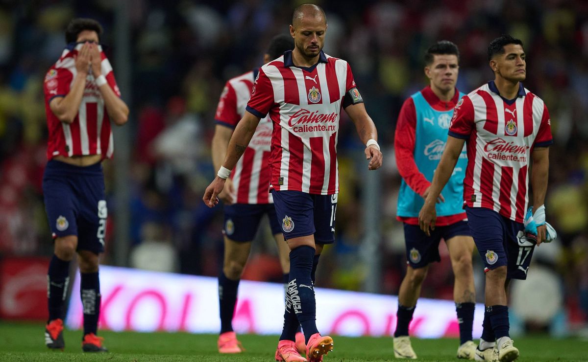 Jugadores que abandonan Chivas en el Apertura 2024, incluyendo al Chapo Sánchez