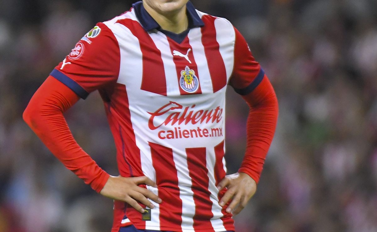 Chivas sigue sin encontrarle acomodo a Ronaldo Cisneros - Rebaño Pasión