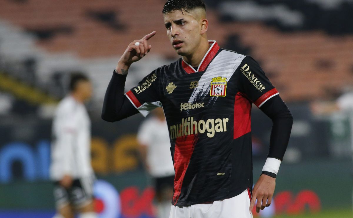 El espectacular remate de Jason Flores que dejó congelado a Colo Colo