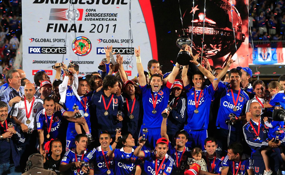 Fanion CF Universidad De Chile - Campeon De Chile - Souvenir Football Chilien