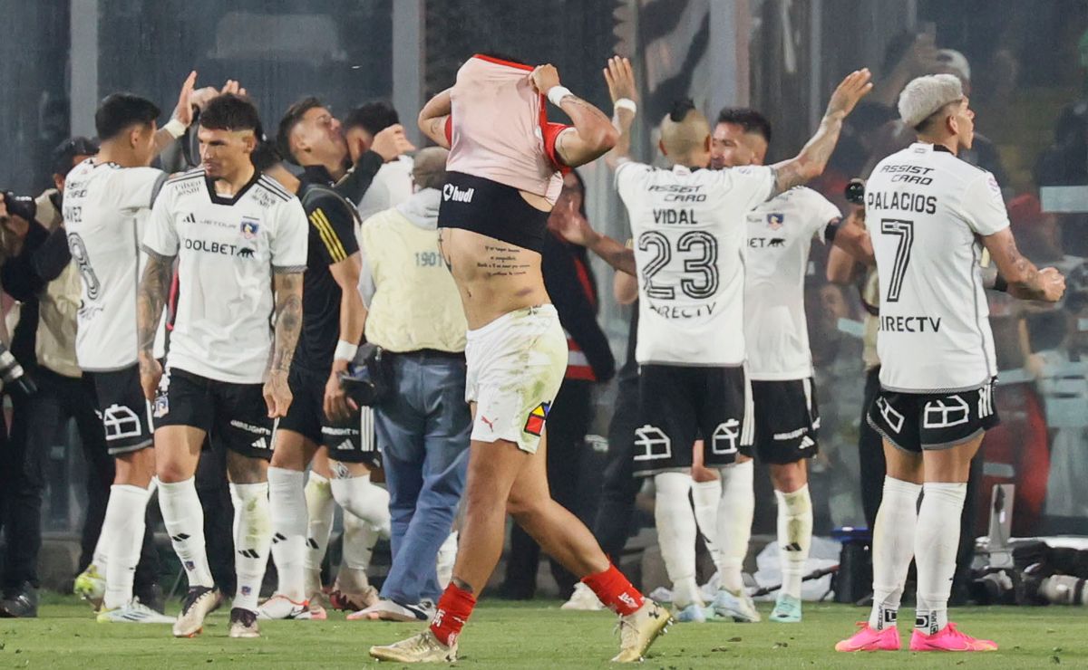 Histórico de Colo Colo le mete más presión a la U con irónico mensaje ...