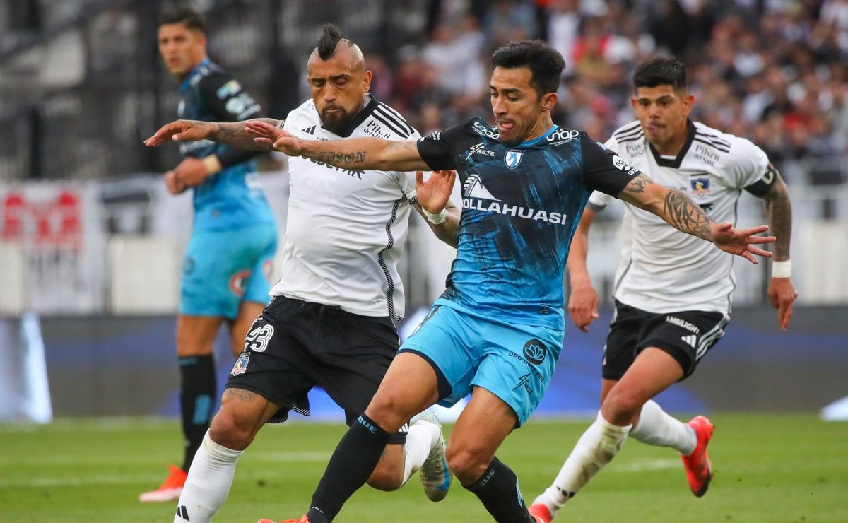 Arturo Vidal celebra la histórica clasificación de Deportes Iquique a la fase 3 de la Copa Libertadores