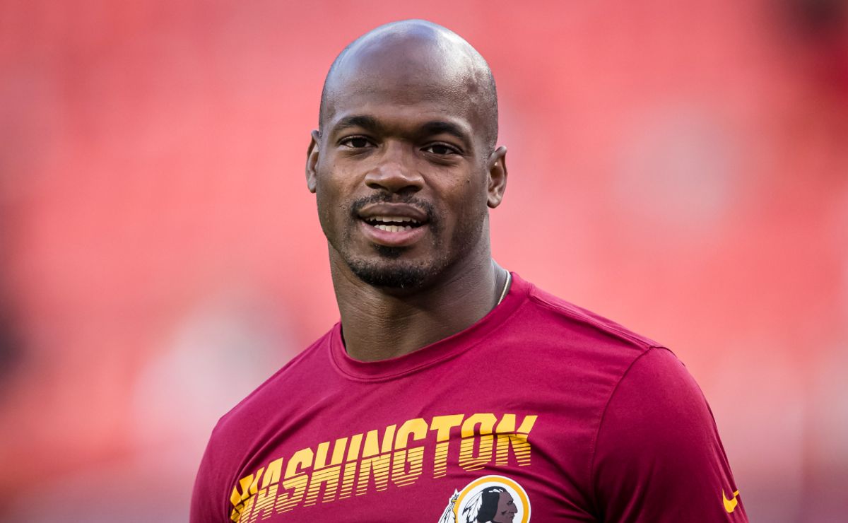 Adrian Peterson not retiring in 2023, hopes to play one more year:  'Mentally, I haven't officially hung it up' 