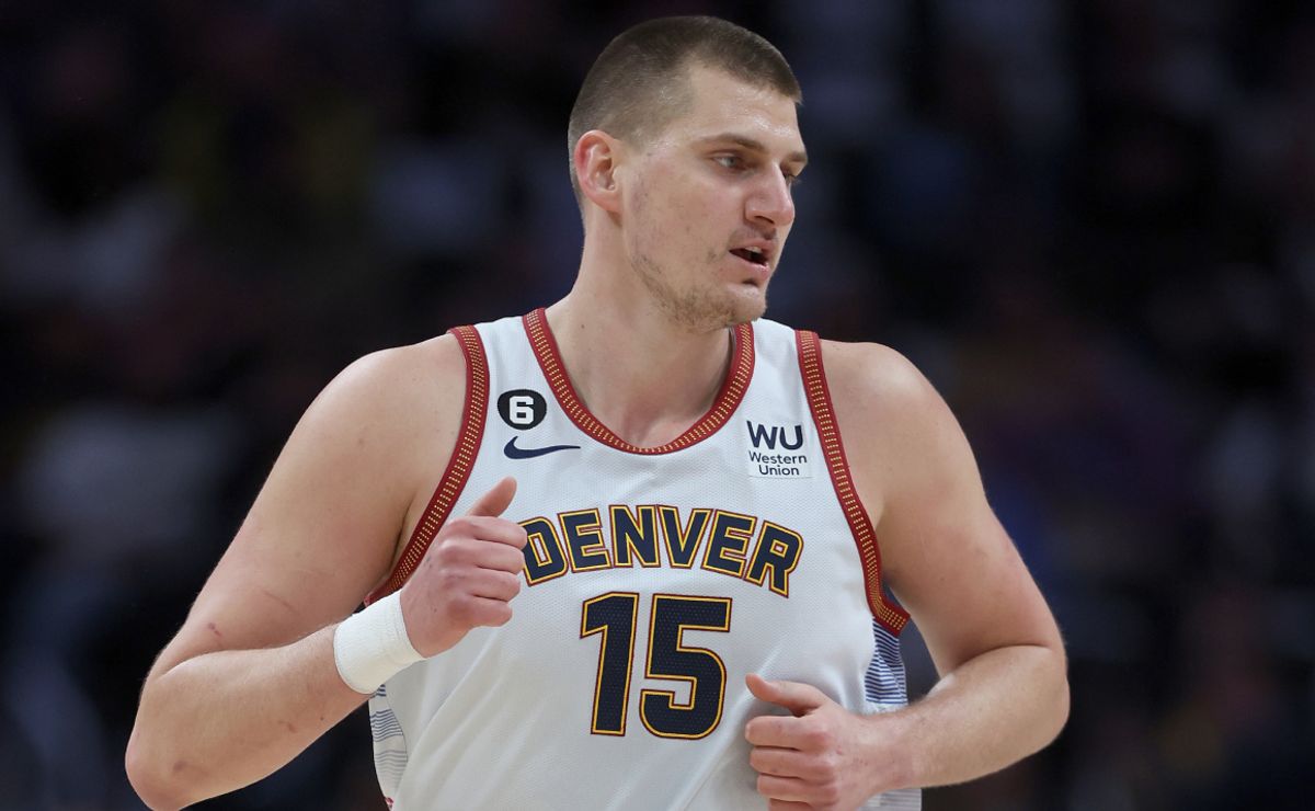 Nikola Jokic's salary at Nuggets How much does he make per hour, day