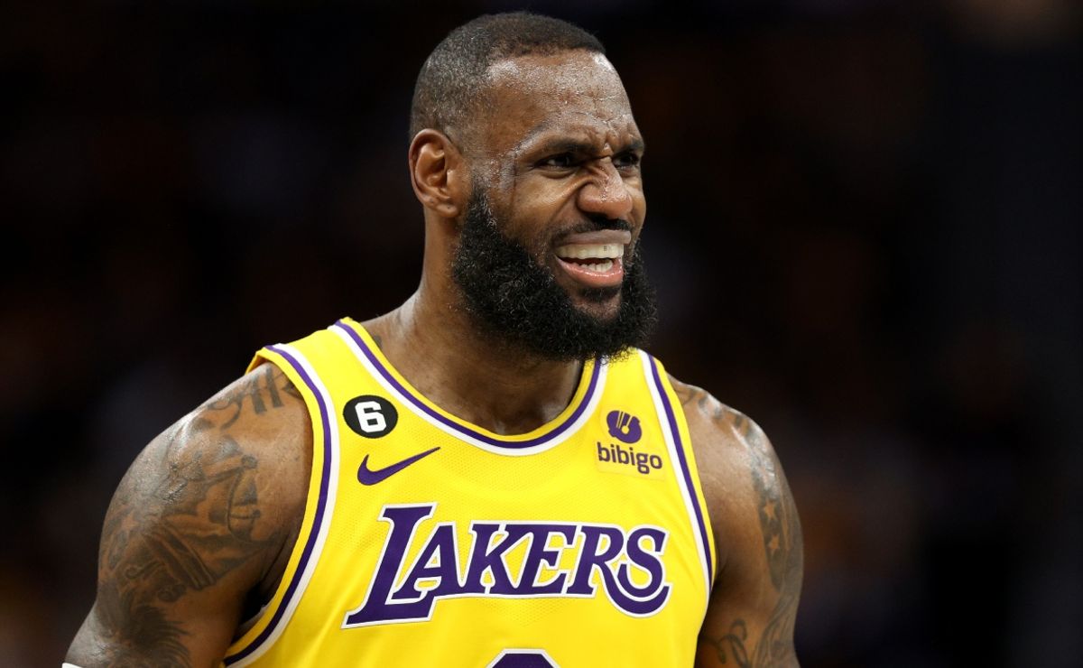 Shaq explains why the Lakers should build a statue of LeBron James ...