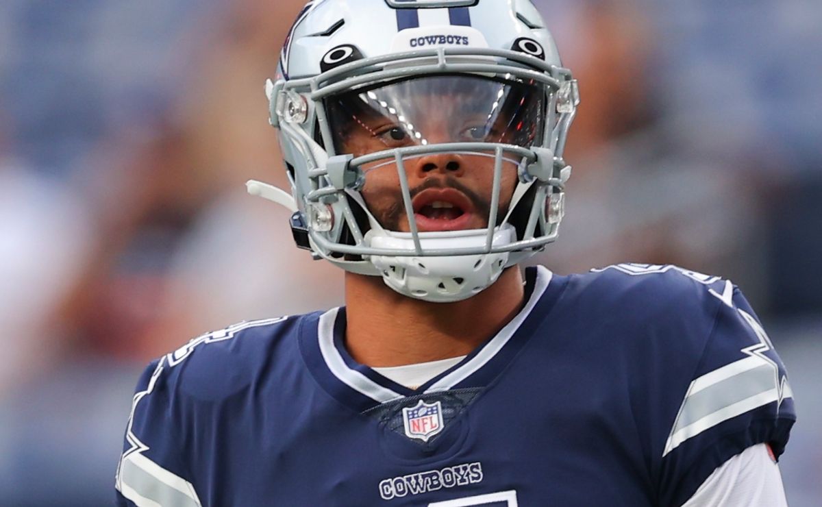 Cowboys’ Dak Prescott gets real on Ezekiel Elliott being a free agent