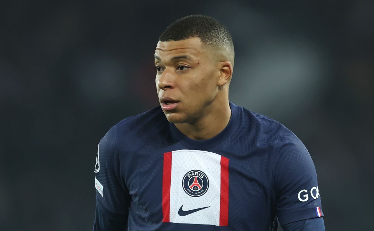 PSG gives Kylian Mbappé 2 weeks to decide on his future: 'We want him to  stay, but he can't leave for free