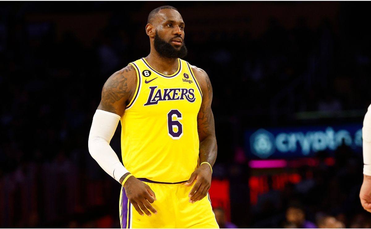 LeBron James makes bold demand as he confirms he's not retiring ...