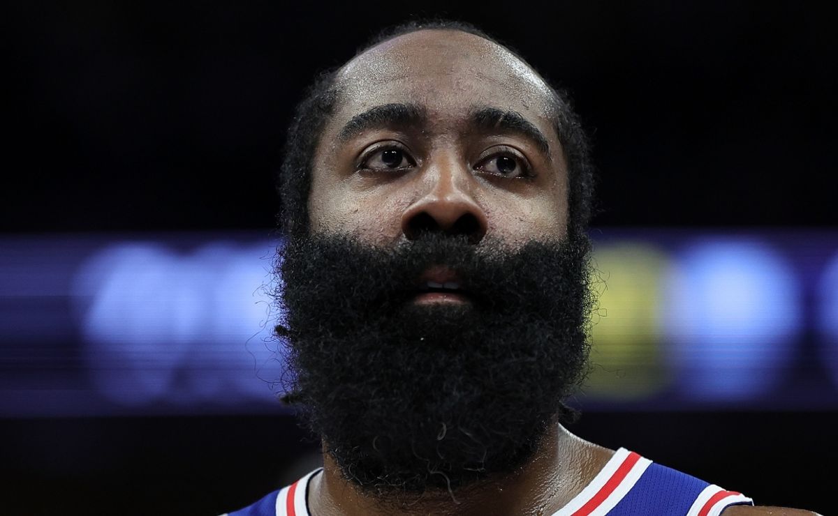 Former NBA champion with Curry at Warriors defends James Harden ...