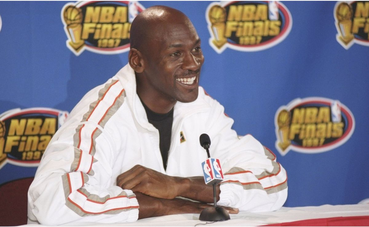 michael jordan on the bus