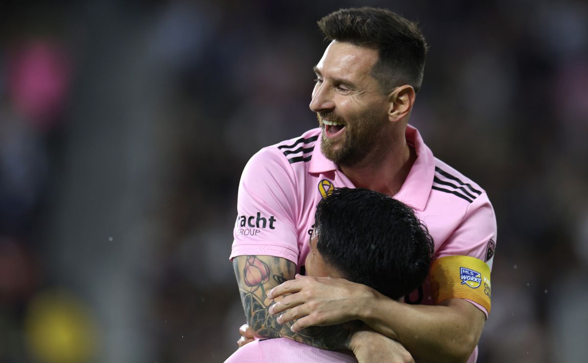 Vela downplays significance of LAFC facing Messi, takes shot at