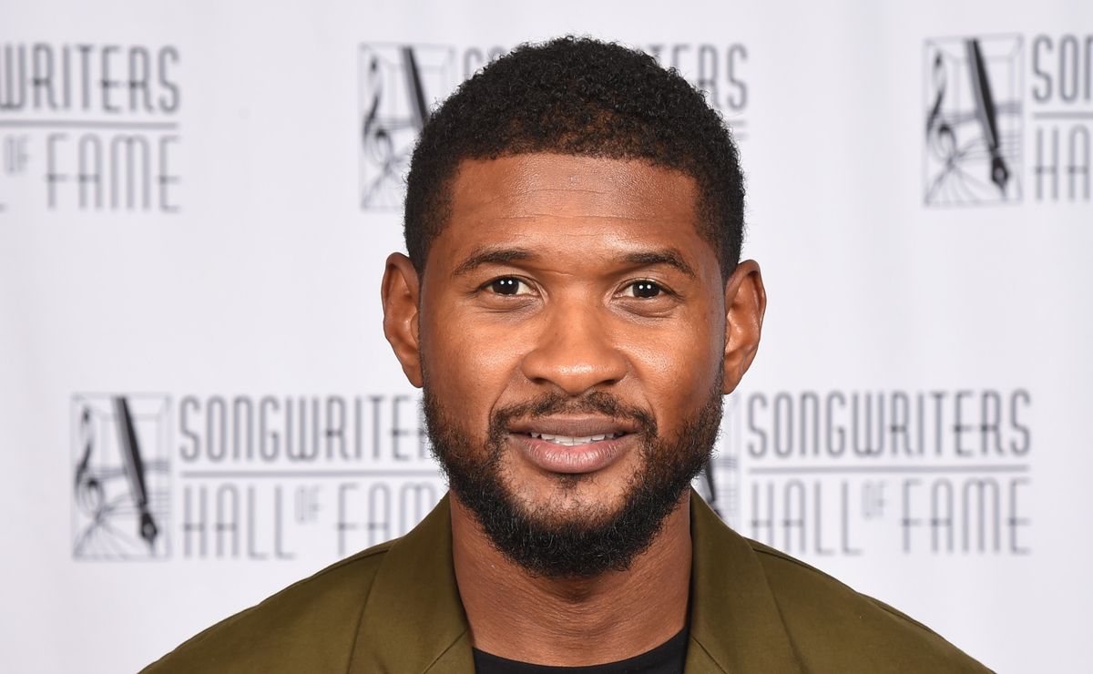 The #NFL officially announces #Usher will headline the 2024 Super Bowl half  time show in Las Vegas next year 