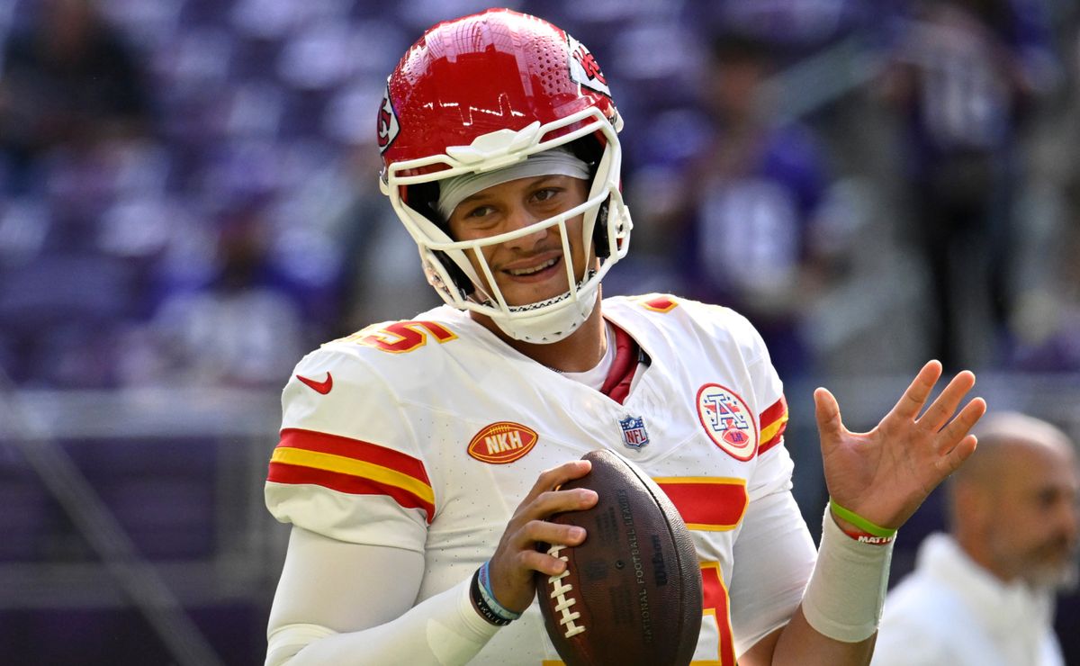 Patrick Mahomes outpaces Brady and Rodgers in astonishing NFL record ...