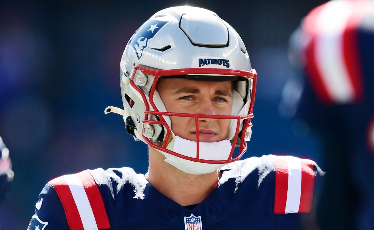 New England Patriots make moves at quarterback 