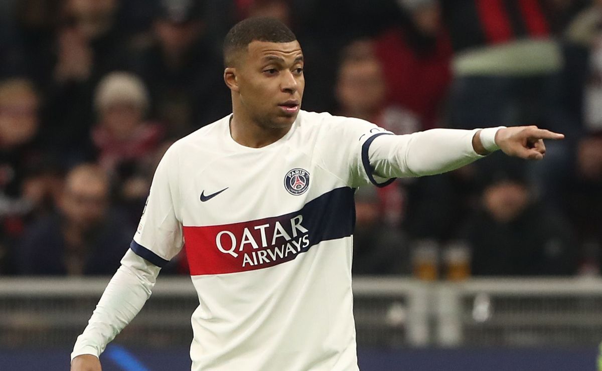 Ronaldinho Hopes Kylian Mbappe Wins The Ballon D'or At Paris Saint 